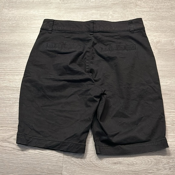 SALE🎈4/$10🎈Women’s Black GAP Khaki Shorts - Picture 3 of 3